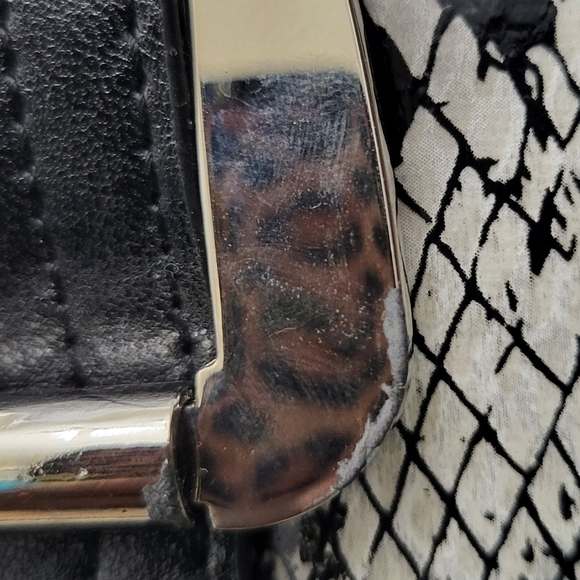 Women's Snakes Skin Wallet - Picture 5 of 6